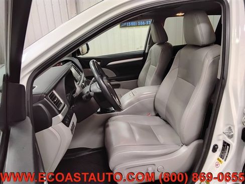Used 2018 Toyota Highlander XLE AWD/4WD image 10