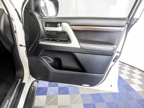 Used 2019 Toyota Land Cruiser AWD/4WD image 17