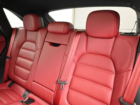 Used 2026 Porsche Macan AWD/4WD image 6