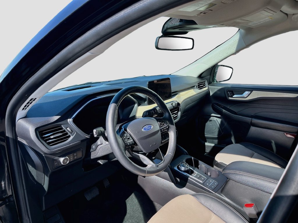 Used 2022 Ford Escape Titanium w/ Titanium Elite Package AWD/4WD image 9