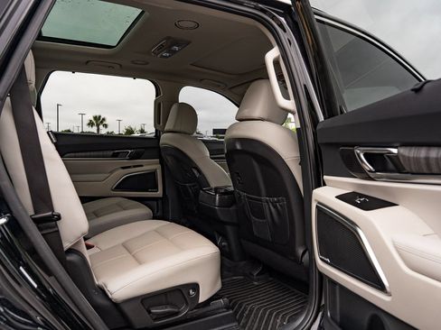 Used 2024 Kia Telluride SX FWD image 12