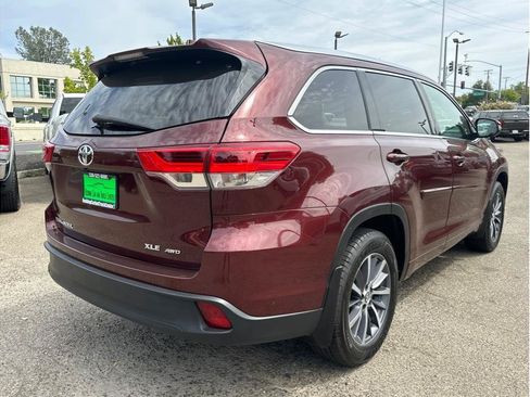 Used 2018 Toyota Highlander XLE AWD/4WD image 8