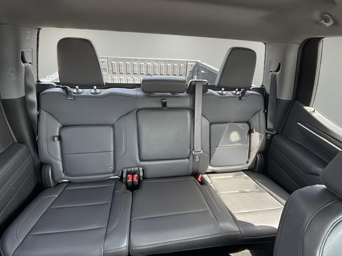 Used 2025 GMC Sierra 1500 SLT image 16