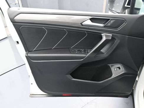 Used 2023 Volkswagen Tiguan SE FWD image 13