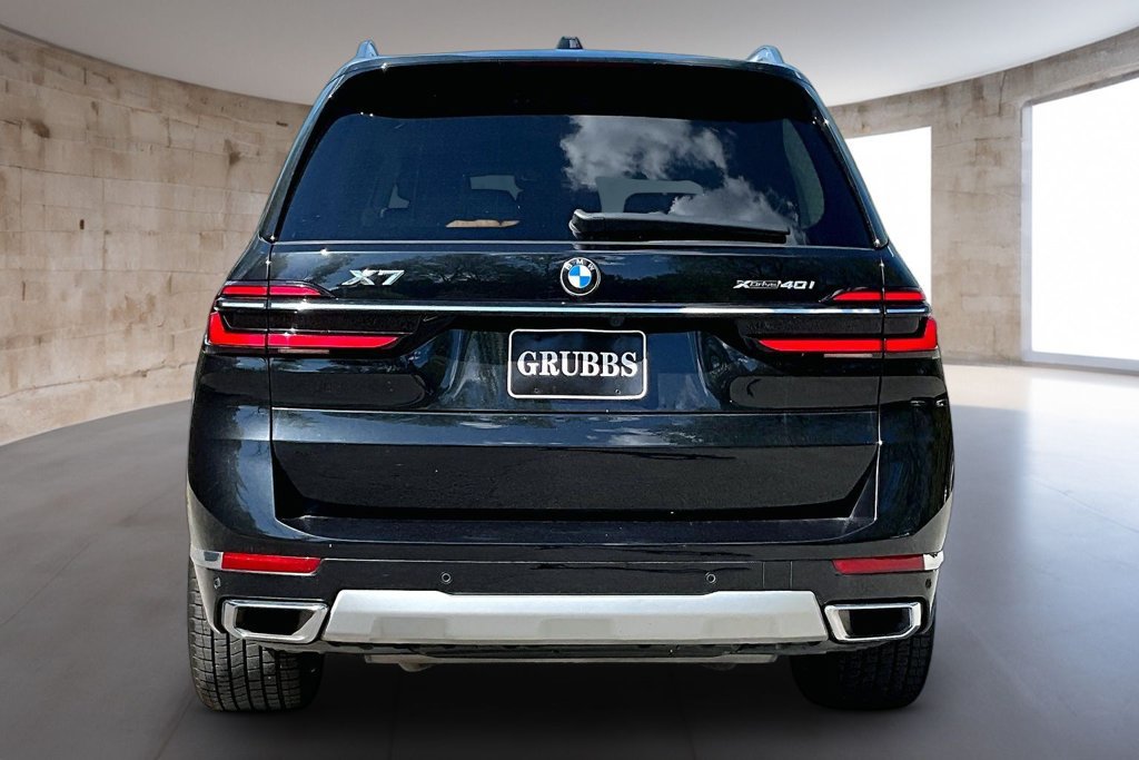 Used 2025 BMW X7 xDrive40i w/ Premium Package AWD/4WD image 5