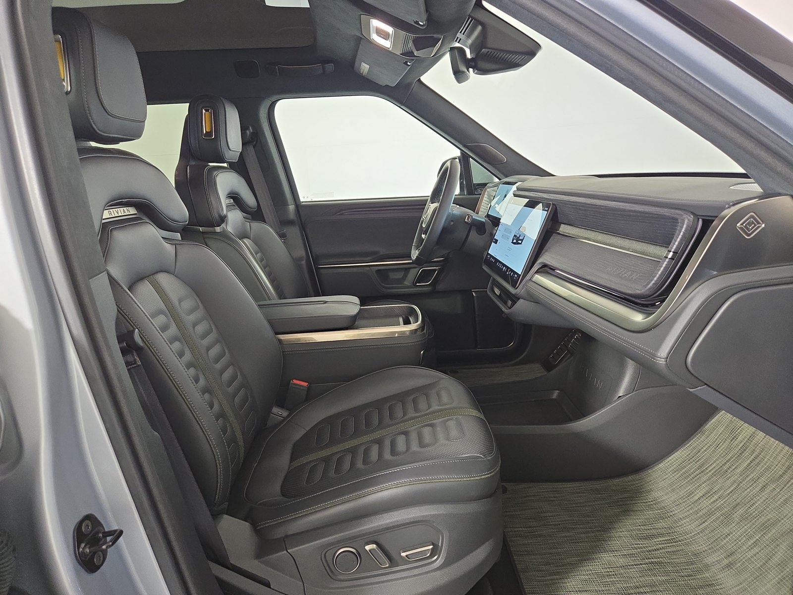 Used 2024 Rivian R1T Adventure Dual AWD/4WD image 23