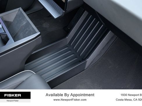 Used 2024 Tesla Cybertruck AWD Crew Cab image 36