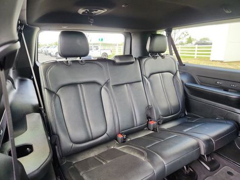 Used 2023 Jeep Wagoneer L Series II image 30