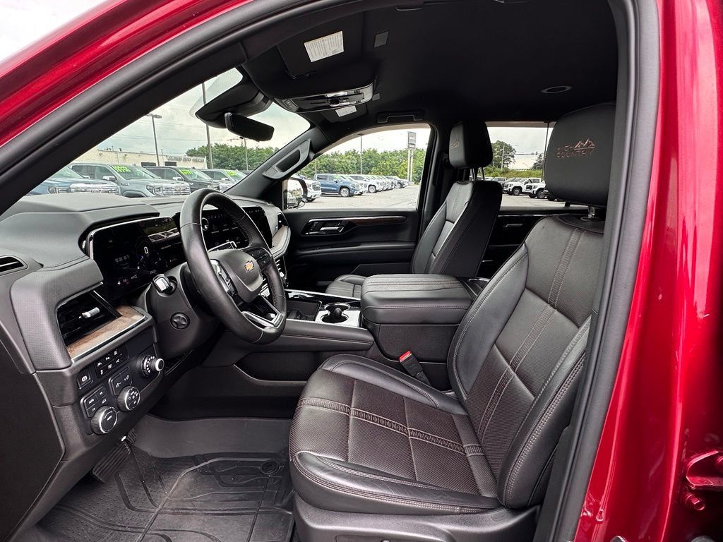 Certified 2025 Chevrolet Tahoe High Country AWD/4WD image 19