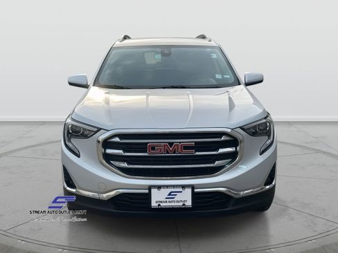 Used 2021 GMC Terrain SLT image 2