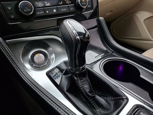 Used 2017 Nissan Maxima Platinum w/ Interior Lighting Package image 15