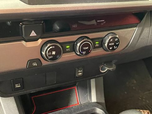 Used 2018 Toyota Tacoma SR5 RWD image 8