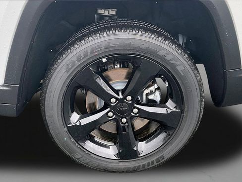 New 2025 Jeep Grand Cherokee L Altitude image 35