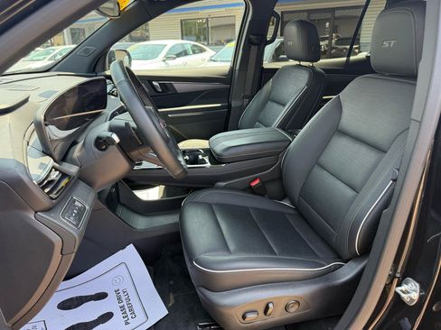 Used 2025 Buick Enclave Sport Touring FWD image 6