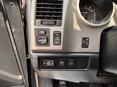 Used 2011 Toyota Tundra 4x4 Double Cab image 19