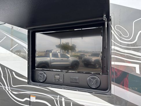 Used 2022 Ford F550 4x4 Regular Cab Super Duty w/ XLT Value Package image 44
