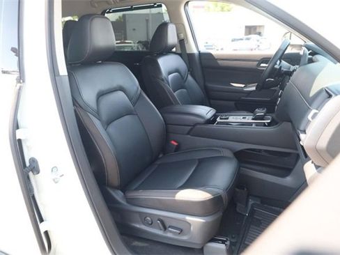 Certified 2024 Nissan Pathfinder SL image 29