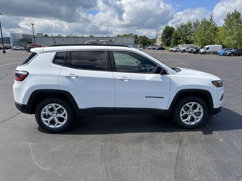Used 2024 Jeep Compass Latitude AWD/4WD image 8