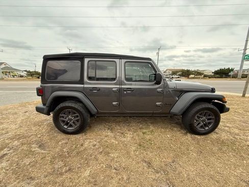 Used 2024 Jeep Wrangler Sport S image 8