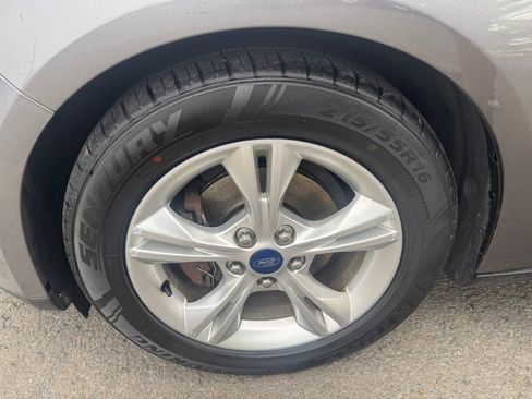 Used 2014 Ford Focus SE w/ SE Winter Package image 30