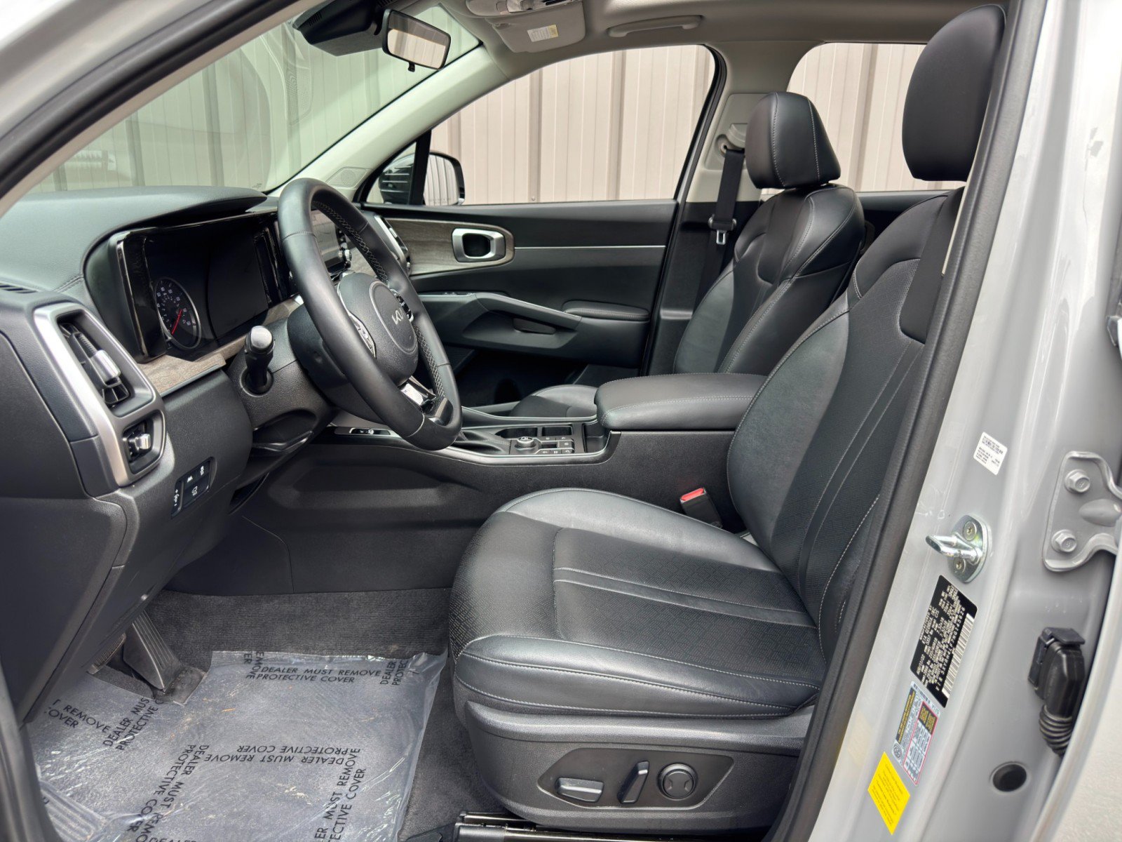 Used 2022 Kia Sorento EX w/ Panoramic Sunroof Package FWD image 16