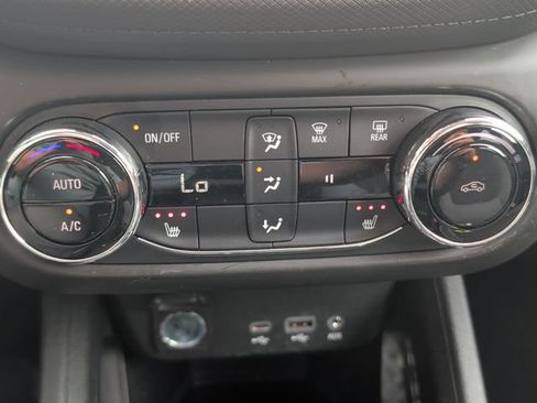Used 2023 Chevrolet TrailBlazer LT w/ Convenience Package AWD/4WD image 16
