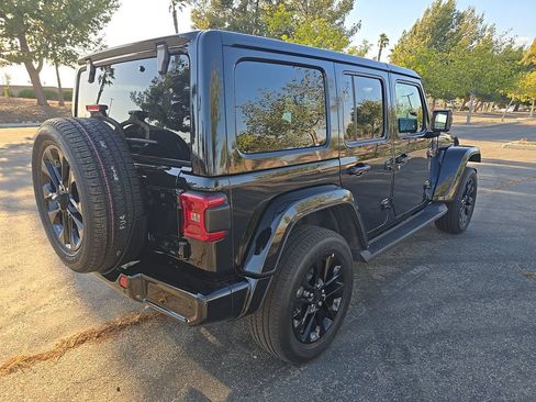 Used 2021 Jeep Wrangler Unlimited Sahara AWD/4WD image 2