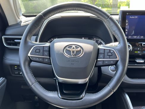 Used 2020 Toyota Highlander Limited AWD/4WD image 18