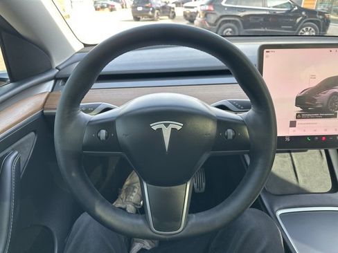 Used 2022 Tesla Model Y Long Range image 25