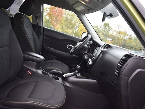 Used 2016 Kia Soul + image 13