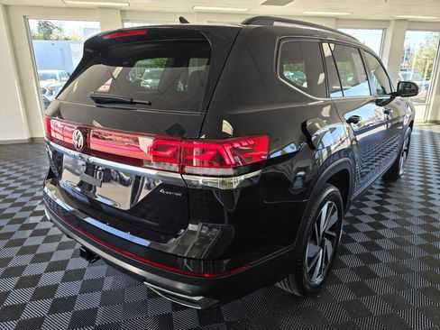 Used 2025 Volkswagen Atlas SE AWD/4WD image 3
