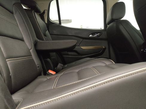 Used 2017 GMC Acadia Denali w/ Technology Package FWD image 19