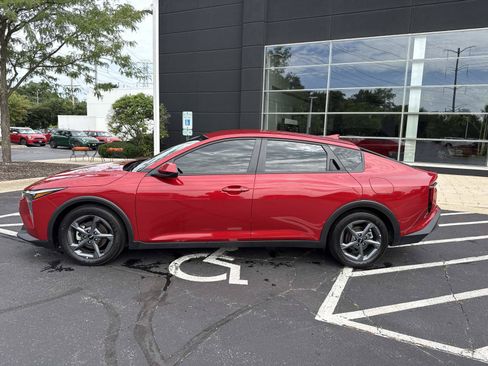 Used 2025 Kia K4 FWD image 2