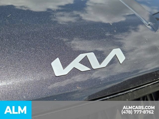 Used 2025 Kia Carnival FWD image 27