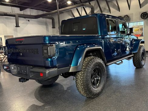 Used 2025 Jeep Gladiator Sport image 14