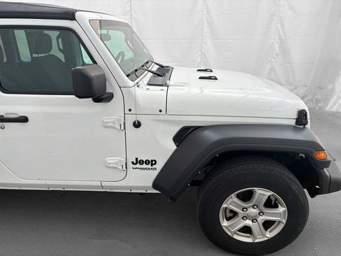 Used 2022 Jeep Wrangler Unlimited Sport AWD/4WD image 9