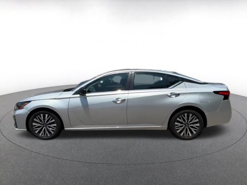 Used 2025 Nissan Altima 2.5 SV FWD image 7