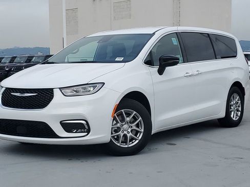 New 2026 Chrysler Pacifica Select image 31