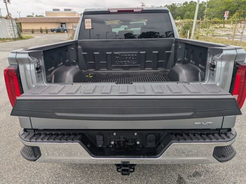 Certified 2025 GMC Sierra 1500 SLT image 11
