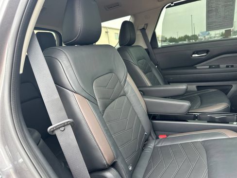 Used 2022 Nissan Pathfinder Platinum w/ Cargo Package AWD/4WD image 36
