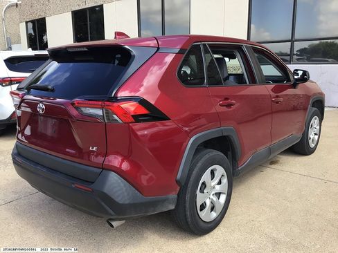 Used 2022 Toyota RAV4 LE FWD image 5