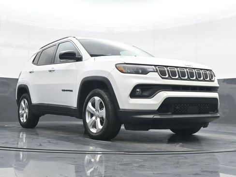 Used 2022 Jeep Compass Latitude image 24