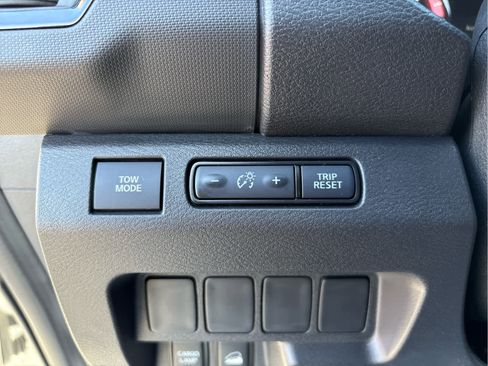 Used 2024 Nissan Frontier PRO-4X w/ Off-Road Protection Package image 25