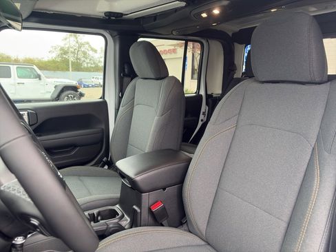 New 2026 Jeep Gladiator Sport image 7