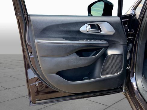 Used 2019 Chrysler Pacifica Touring-L w/ S Appearance Package FWD image 22