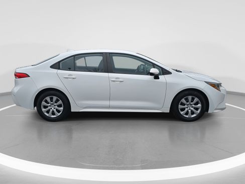 Used 2020 Toyota Corolla LE image 4