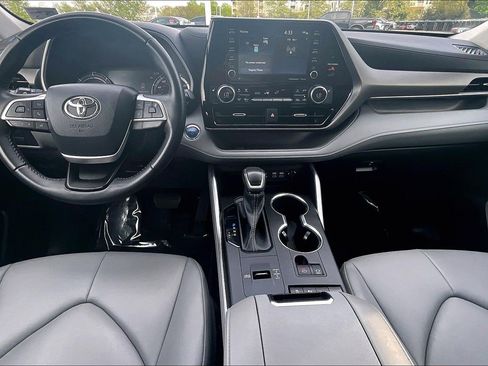 Used 2022 Toyota Highlander XLE image 14
