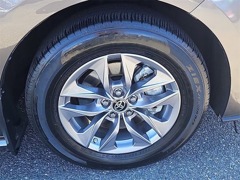 Used 2024 Toyota Sienna XLE image 10