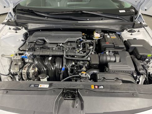 New 2026 Hyundai Elantra SE FWD image 9