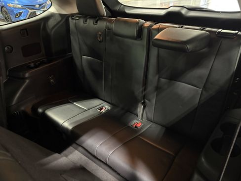 Used 2022 Toyota Highlander XLE AWD/4WD image 10